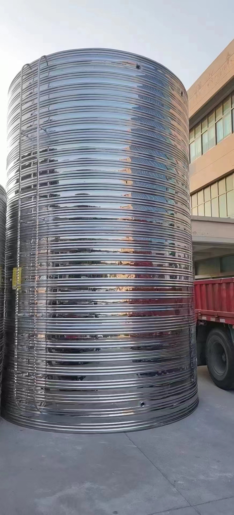 不銹鋼圓柱水箱